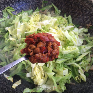 包菜豆角肉丝拌面的做法步骤:6
