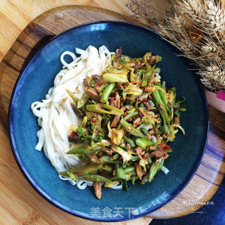 包菜豆角肉丝拌面的做法步骤:10