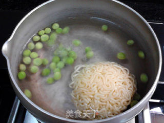 方便面的花式吃法:菠萝烤肉方便面沙拉的做法步骤:7