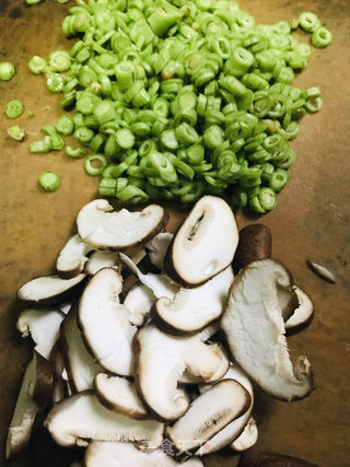 蛋黄炒饭的做法步骤:2