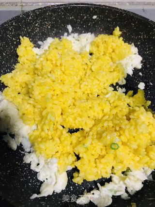 蛋黄炒饭的做法步骤:9