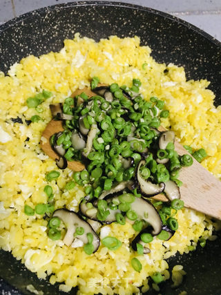 蛋黄炒饭的做法步骤:10