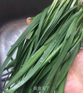 韭菜拌牡蛎的做法步骤:2