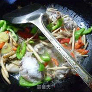 双椒茶树菇牛蛙的做法步骤:13