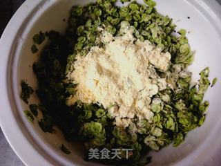 又是一年榆钱绿:玉米面蒸榆钱的做法步骤:3