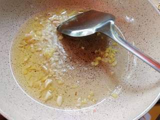 米鱼豆腐羹 的做法步骤:2