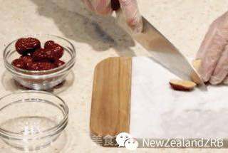 新西兰花胶八宝小糖水的做法步骤:5