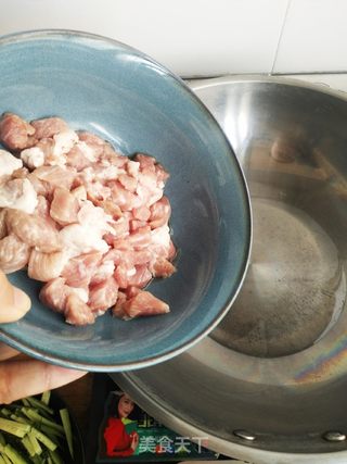 肉丁炸酱面的做法步骤:3