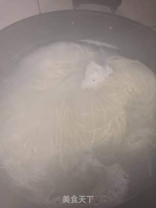 西红柿鸡蛋烩面的做法步骤：2