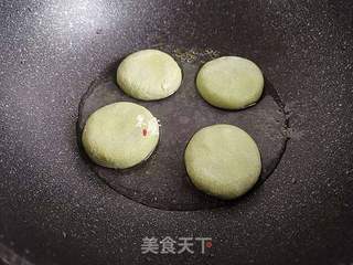香煎艾草粑粑的做法步骤:5