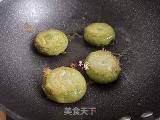 香煎艾草粑粑的做法步骤:7