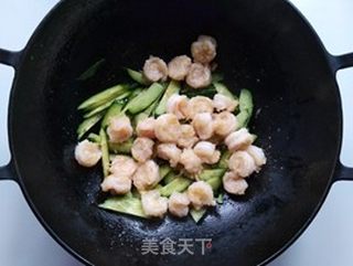 黄瓜腰果炒虾仁的做法步骤:7