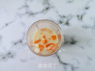缤纷芒果奶昔的做法步骤:3