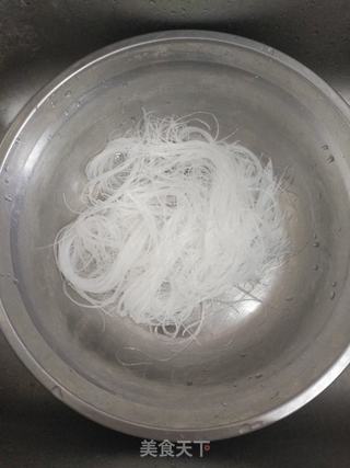 菠菜丸子汤的做法步骤:2