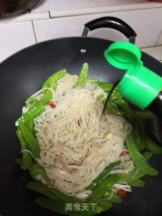 荷兰豆炒面的做法步骤:8