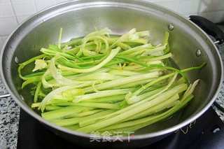 花生米凉拌芹菜的做法步骤:4