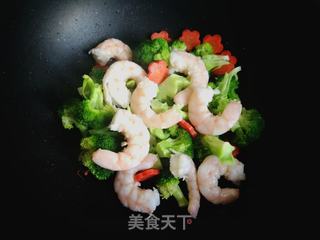 胡萝卜西兰花炒虾仁的做法步骤:10