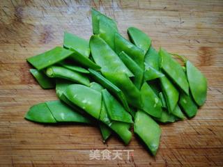 荷兰豆炒茭白的做法步骤：3