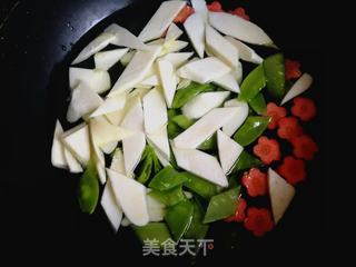荷兰豆炒茭白的做法步骤：5