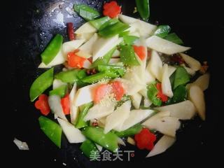 荷兰豆炒茭白的做法步骤：8