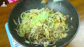 韩式牛肉卷炒豆芽的做法步骤：13