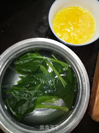 菠菜炒鸡蛋的做法步骤：3