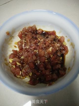 白菜猪肉馅煎包的做法步骤:2