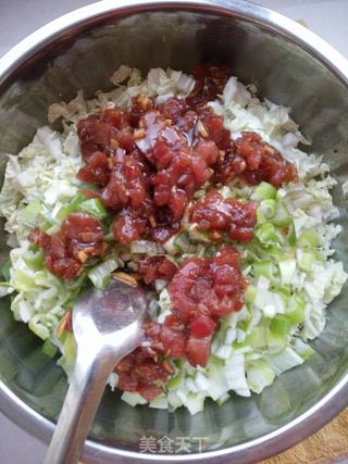 白菜猪肉馅煎包的做法步骤:5