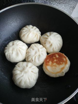 白菜猪肉馅煎包的做法步骤:15