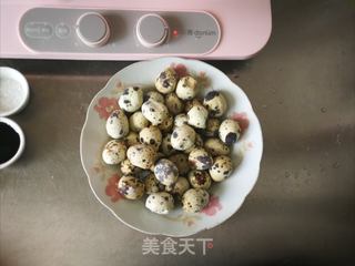 五香鹌鹑蛋的做法步骤:3
