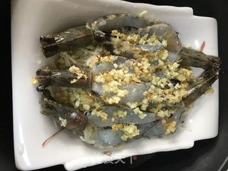 蒜茸金针菇蒸黑虎虾的做法步骤:9