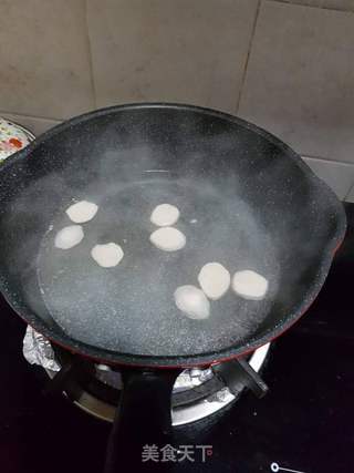 香菜丸子汤的做法步骤：2
