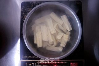 凉拌腐竹的做法步骤:2
