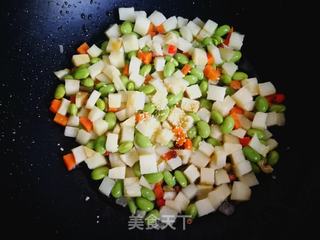 春笋毛豆炒米饭的做法步骤:9