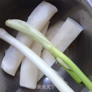 酸菜肉丝烩年糕的做法步骤:2