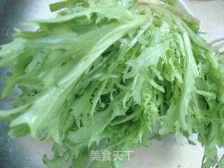 野菜香，花生米拌苦菊的做法步骤：2