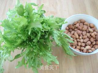 野菜香，花生米拌苦菊的做法步骤：1