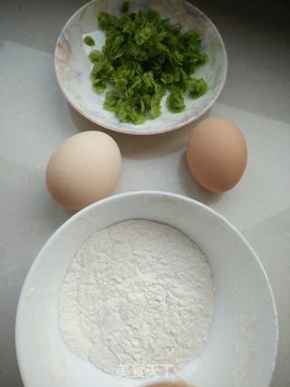 榆钱鸡蛋饼的做法步骤：1