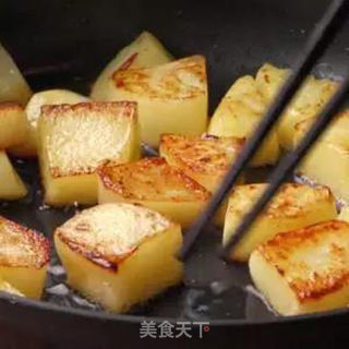 糖醋土豆的做法步骤:3