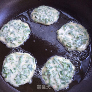 香椿芽鸡蛋饼的做法步骤:7
