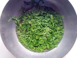 荠菜黄鱼羹的做法步骤:2