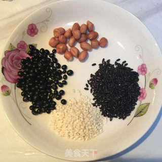 #五谷养生豆浆的做法图解2