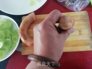小满日食记之莴苣蒜香手掰肠的做法步骤：2