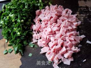 韭菜火腿米饭饼的做法步骤:2
