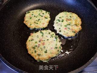 韭菜火腿米饭饼的做法步骤:9