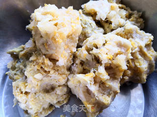 小根蒜酸菜玉米面包子的做法步骤:2