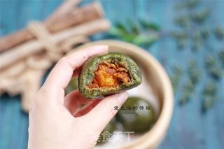 蛋黄肉松青团的做法步骤：9