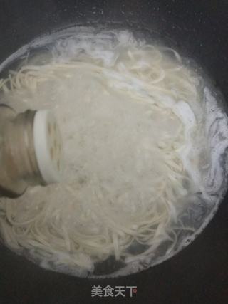 空心菜鸡蛋面的做法步骤：4