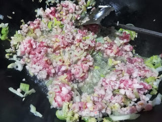 酱肉冬笋丁馅料的做法步骤:4