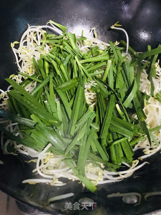 韭菜炒豆芽的做法步骤:5